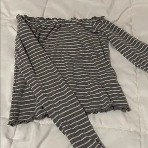 Off shoulder long sleeve